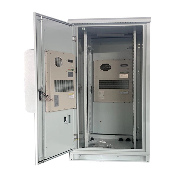 Photovoltaic combiner box current
