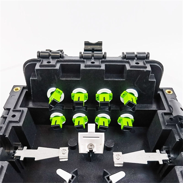 Fiber optic communication connection