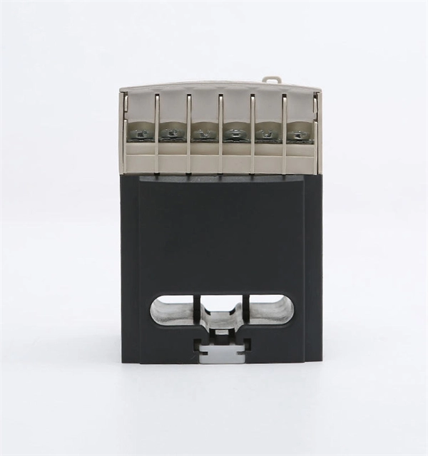 Home electrical distribution boxes have grounding circuits